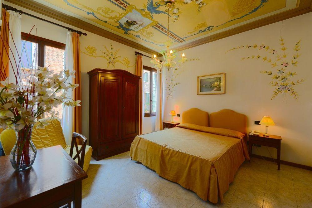 Hotel Iris Venesia Bagian luar foto