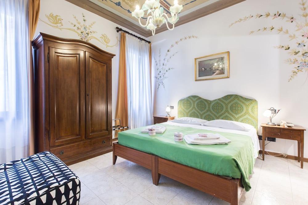 Hotel Iris Venesia Bagian luar foto