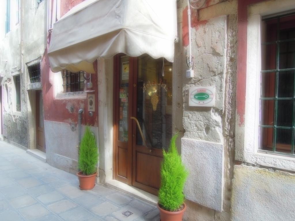 Hotel Iris Venesia Bagian luar foto