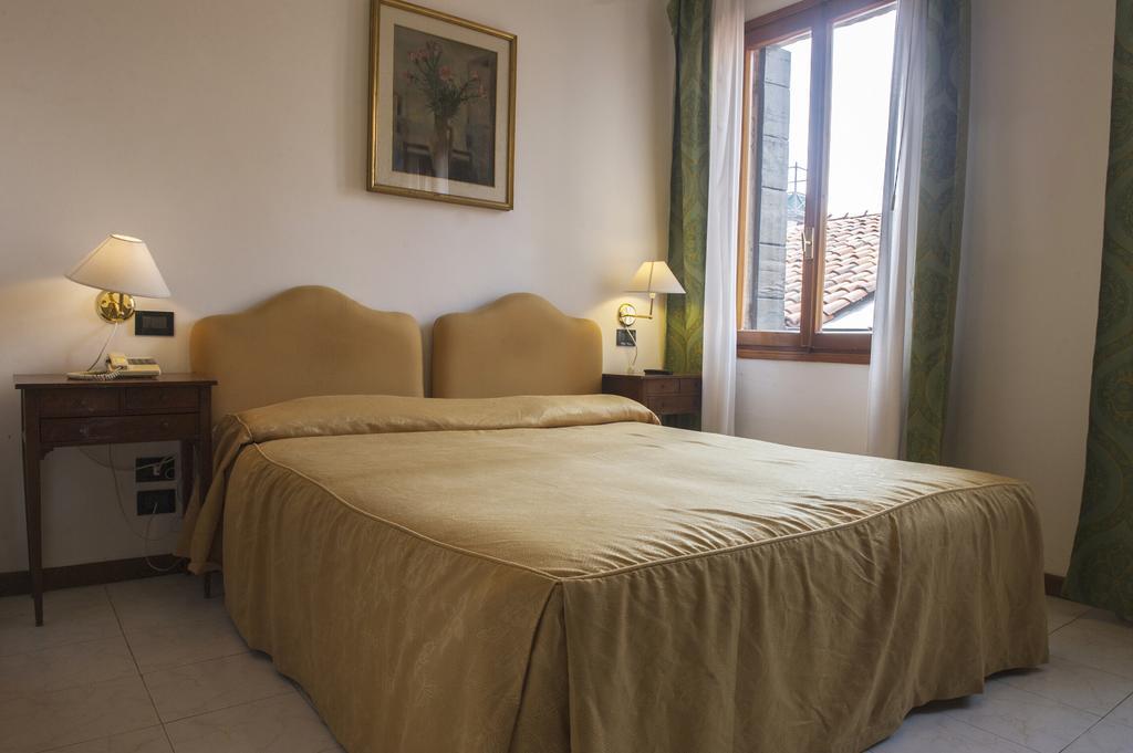 Hotel Iris Venesia Bagian luar foto
