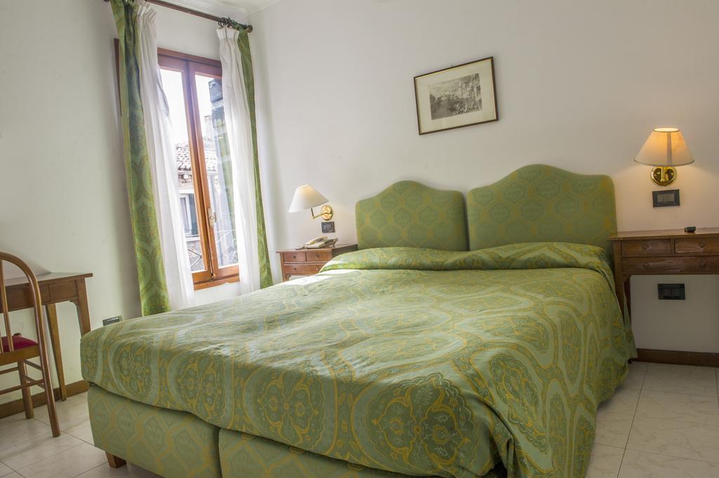 Hotel Iris Venesia Bagian luar foto