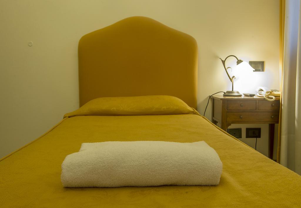 Hotel Iris Venesia Bagian luar foto