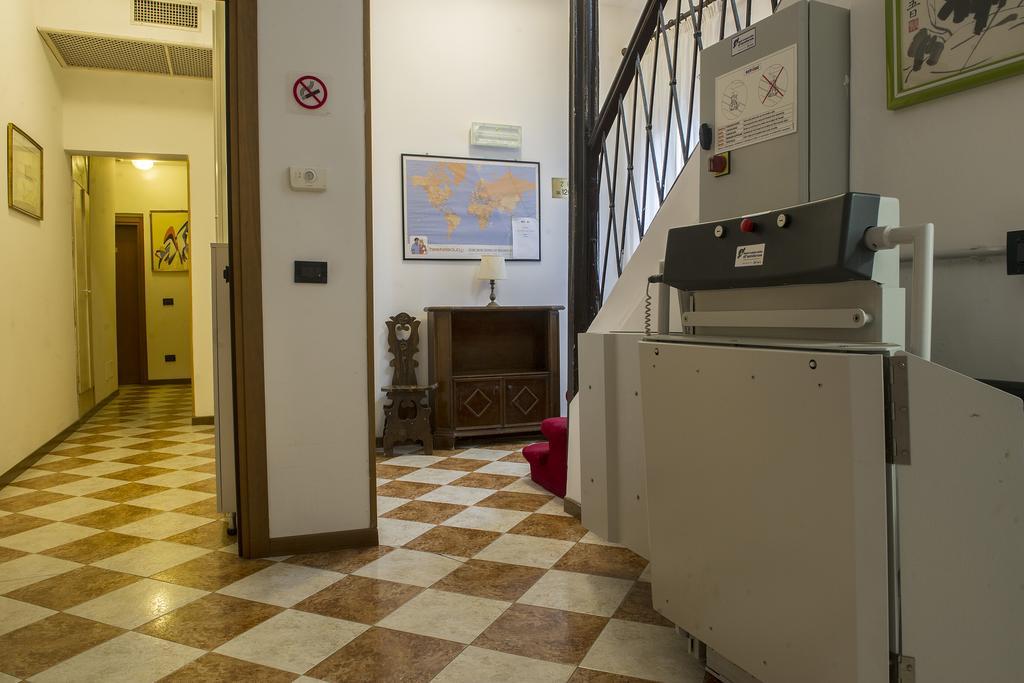 Hotel Iris Venesia Bagian luar foto