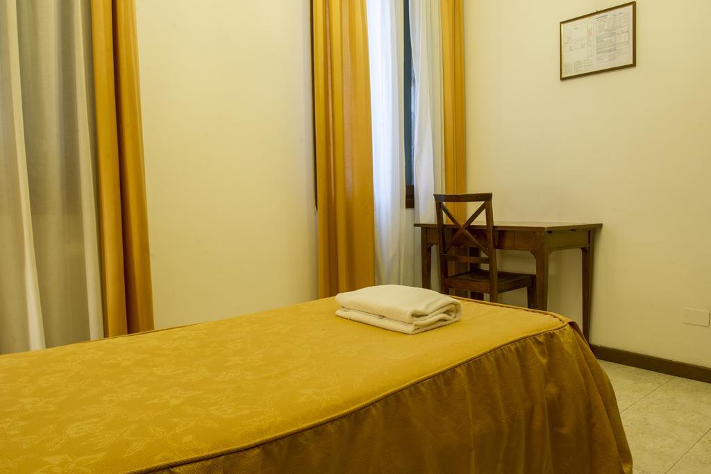 Hotel Iris Venesia Bagian luar foto