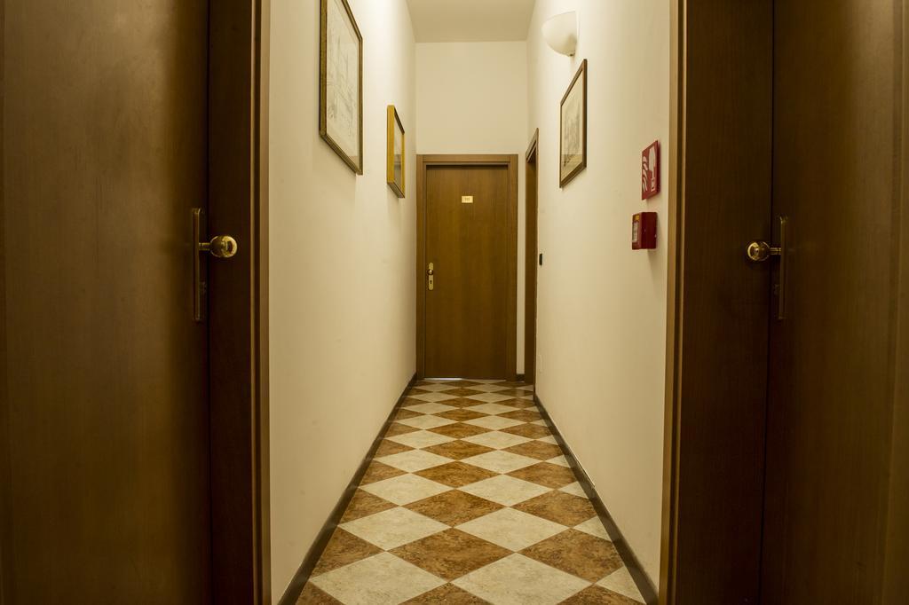 Hotel Iris Venesia Bagian luar foto