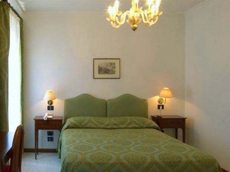 Hotel Iris Venesia Bagian luar foto