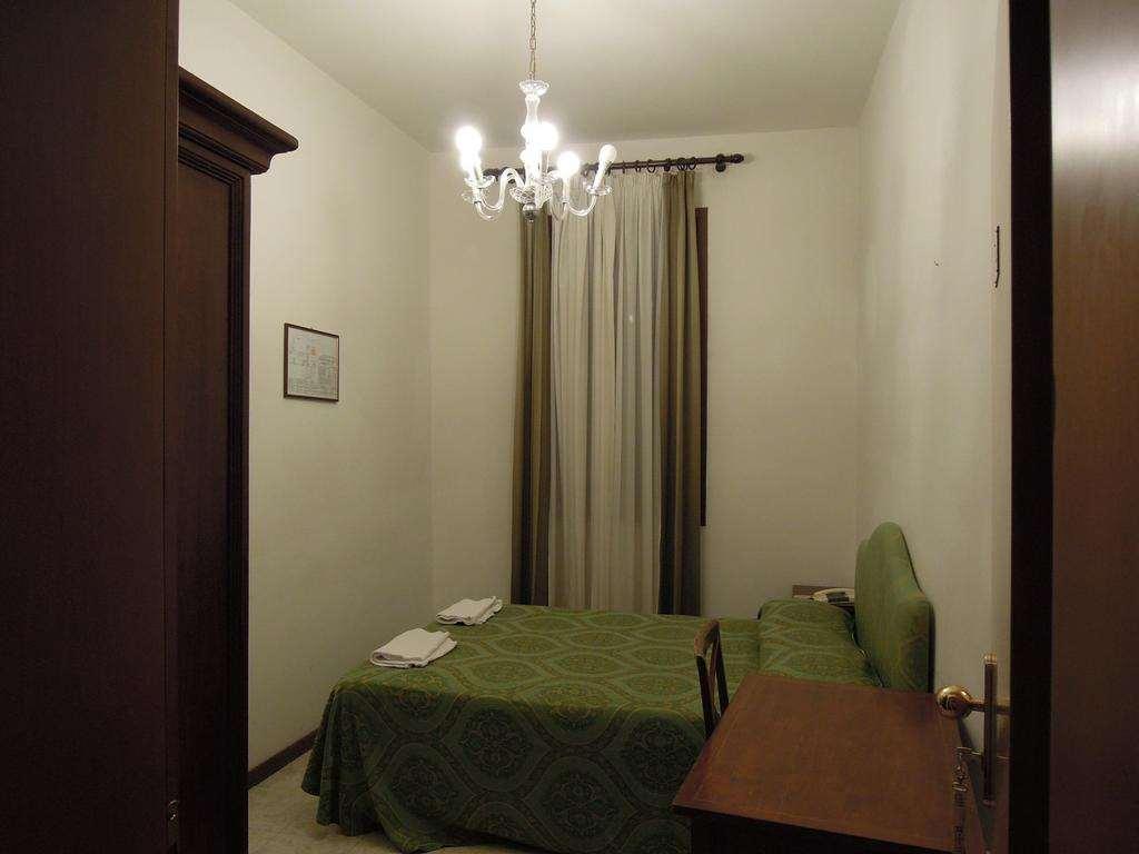 Hotel Iris Venesia Ruang foto
