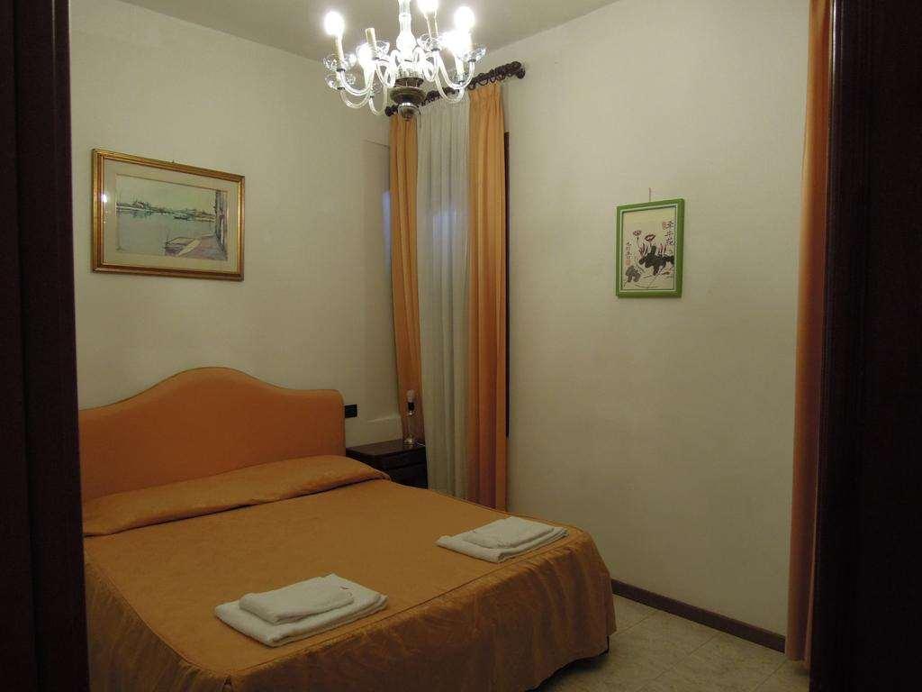 Hotel Iris Venesia Ruang foto